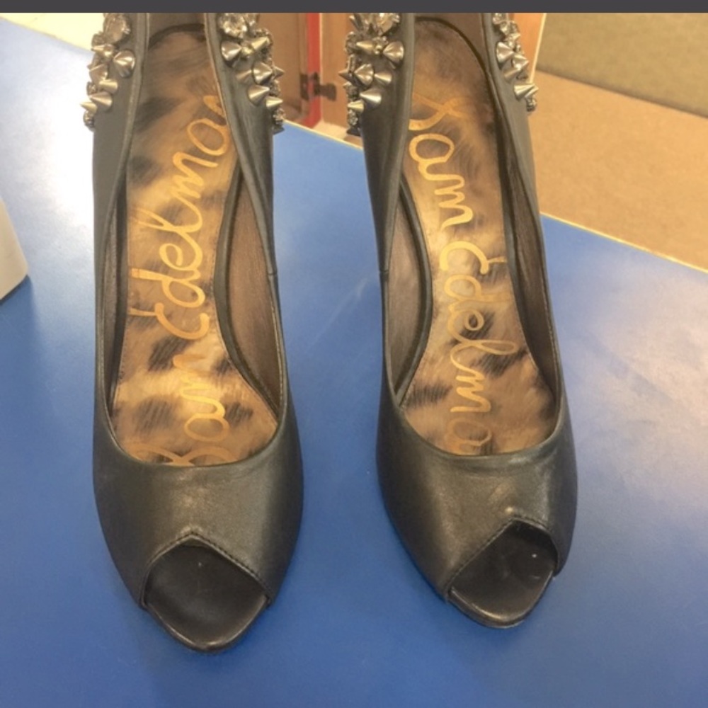 SAM EDELMAN STUDDED HEELS SIZE 9 SOLD OUT UNIQUE